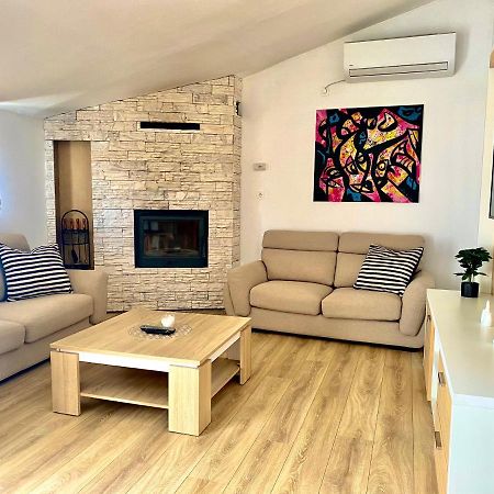 Golden Apartments Жаборич Екстериор снимка