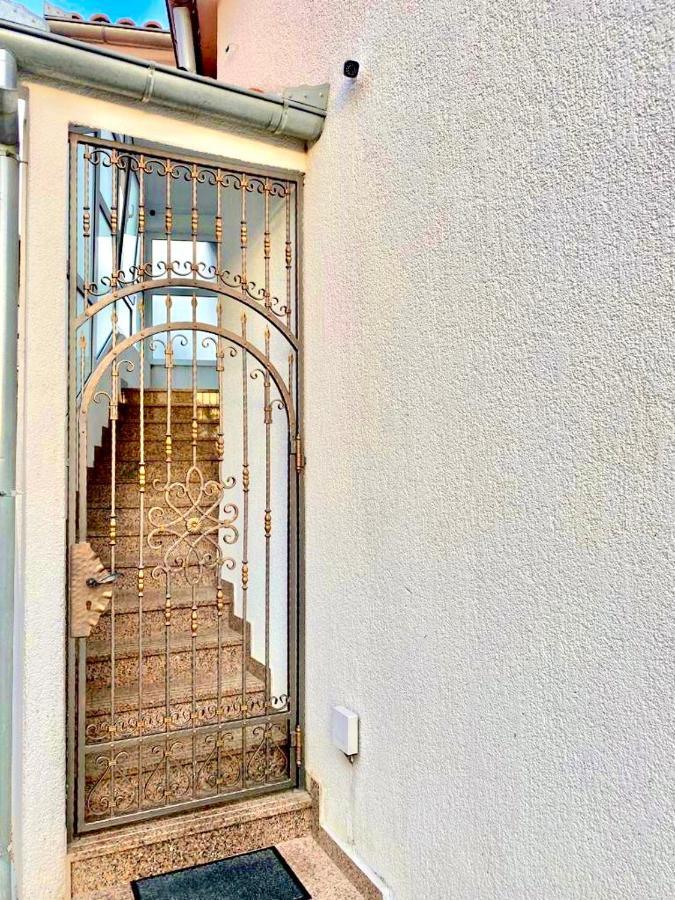 Golden Apartments Жаборич Екстериор снимка
