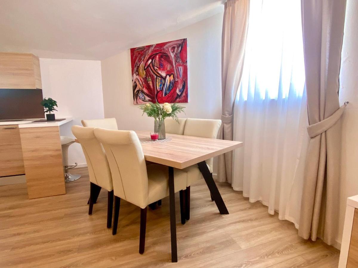 Golden Apartments Жаборич Екстериор снимка