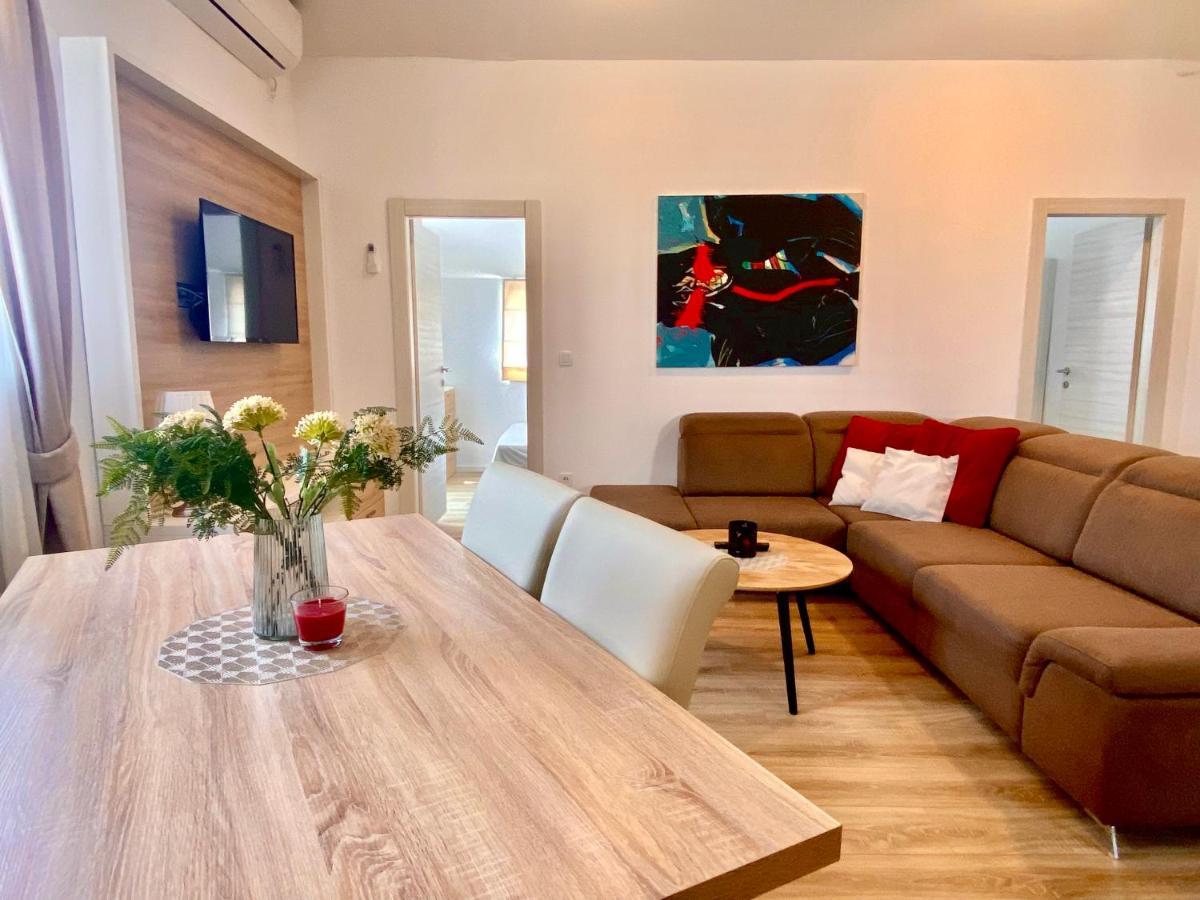 Golden Apartments Жаборич Екстериор снимка