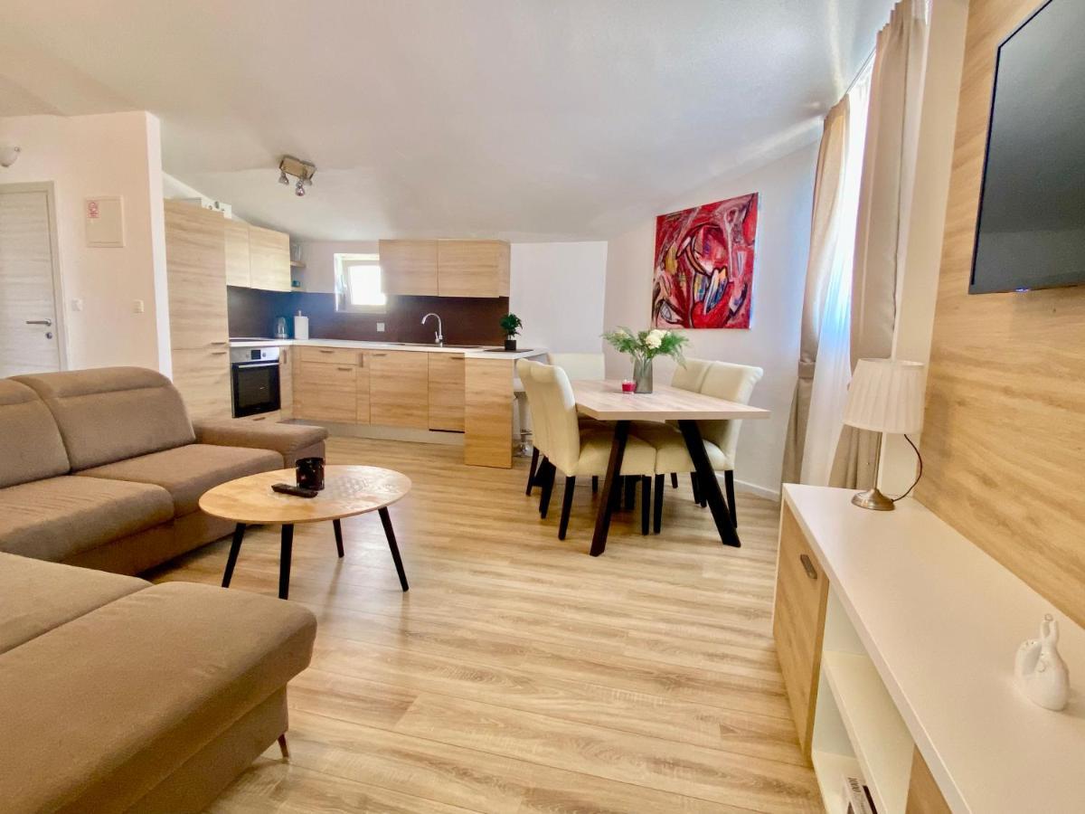 Golden Apartments Жаборич Екстериор снимка