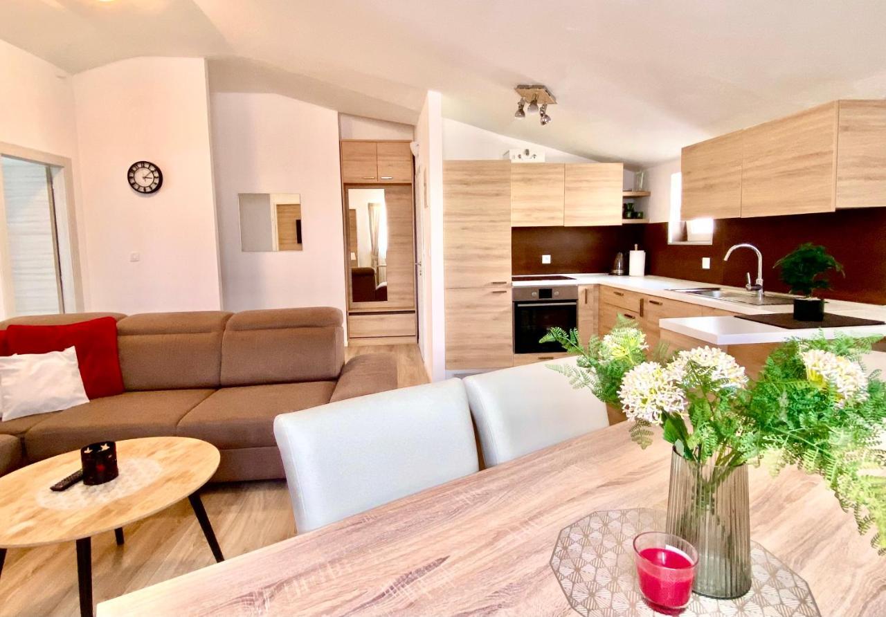Golden Apartments Жаборич Екстериор снимка