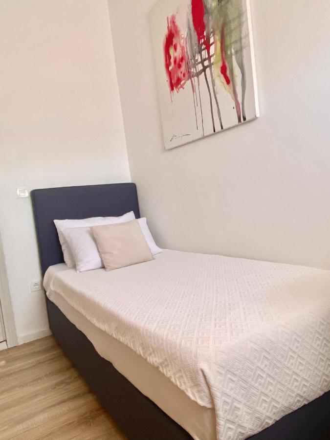 Golden Apartments Жаборич Екстериор снимка