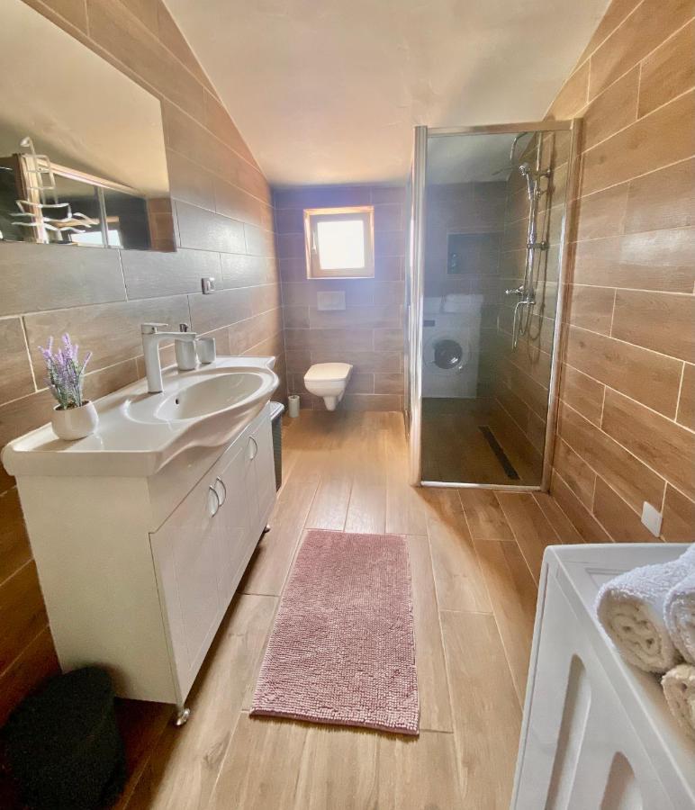 Golden Apartments Жаборич Екстериор снимка