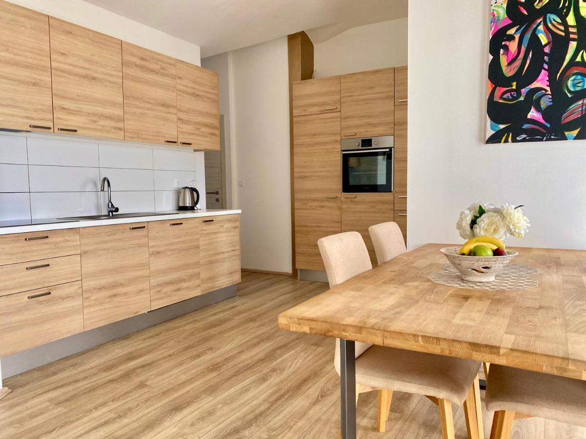 Golden Apartments Жаборич Екстериор снимка