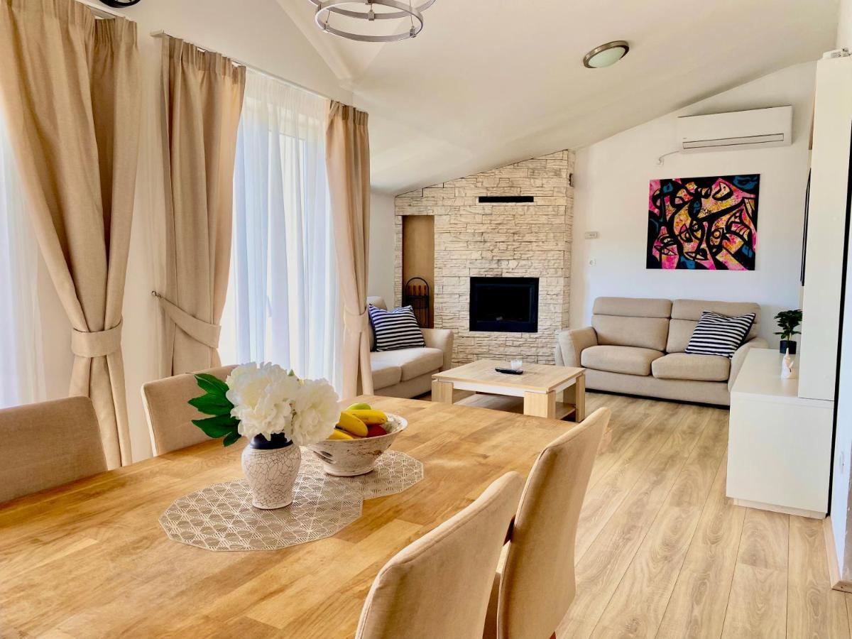 Golden Apartments Жаборич Екстериор снимка