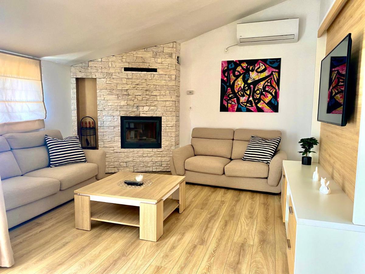 Golden Apartments Жаборич Екстериор снимка