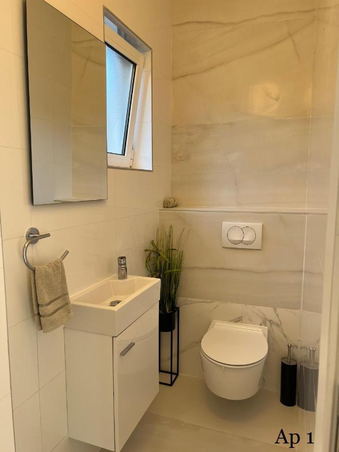 Golden Apartments Жаборич Екстериор снимка