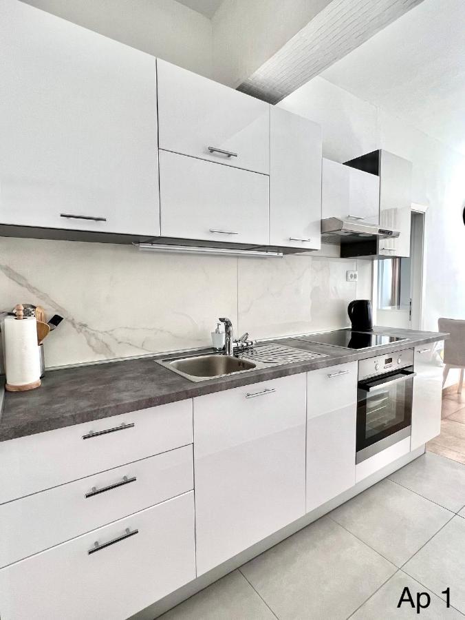 Golden Apartments Жаборич Екстериор снимка