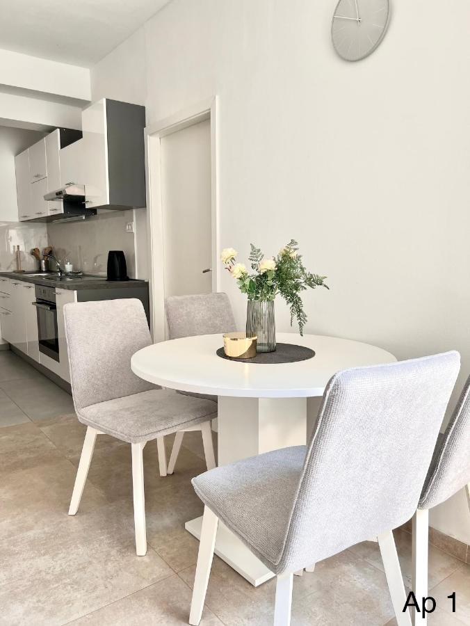 Golden Apartments Жаборич Екстериор снимка